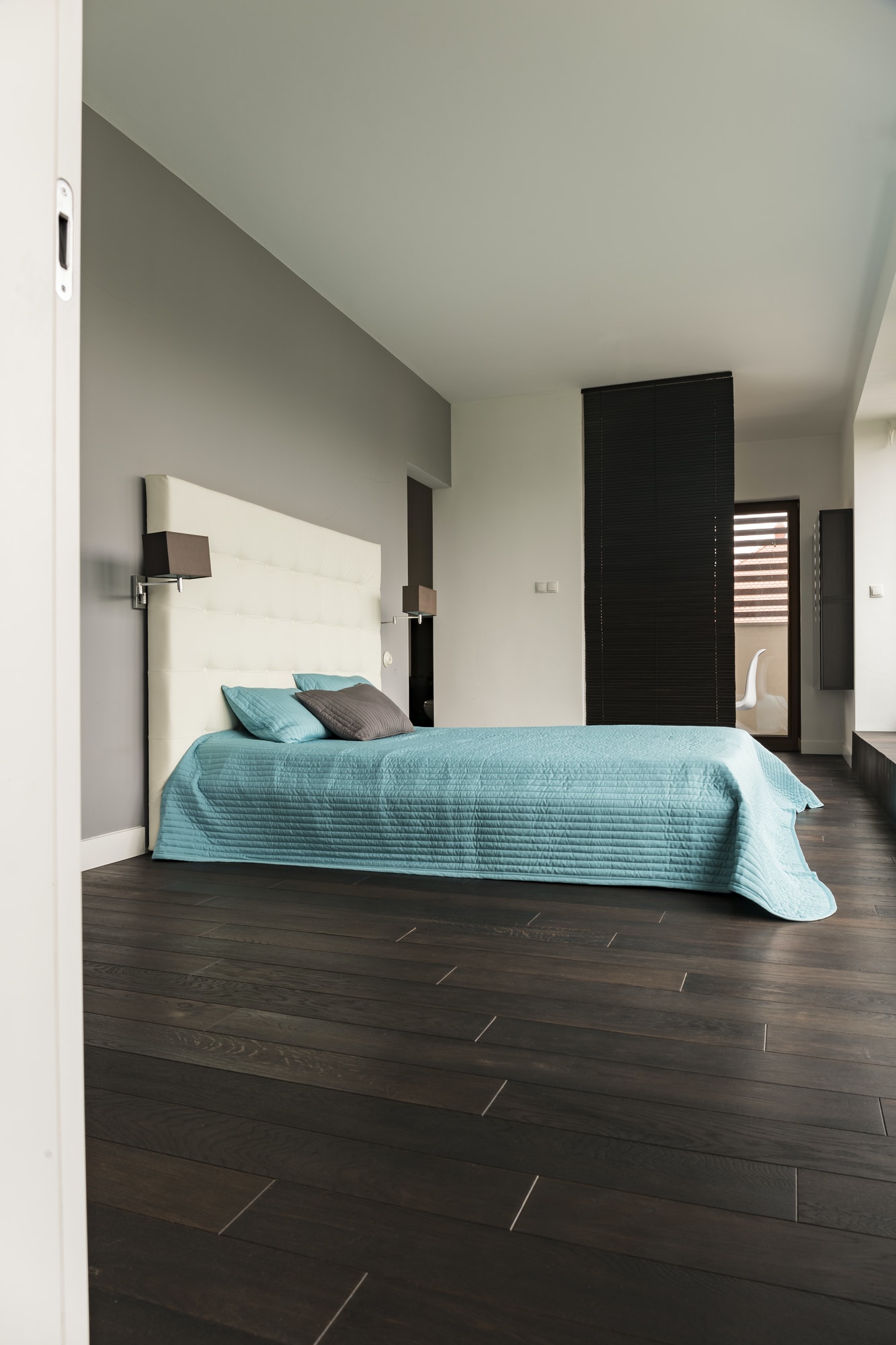 Schlafzimmer mit Holzboden